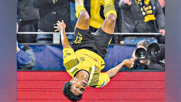 Karim Adeyemi festeja su conquista sobre Chelsea en Alemania. UEFA CHAMPIONS LEAGUE