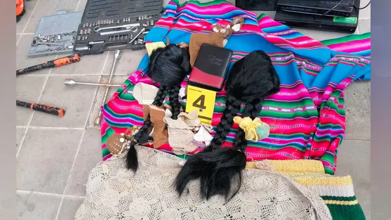 Las prendas encontradas por la Policía. ERBOL