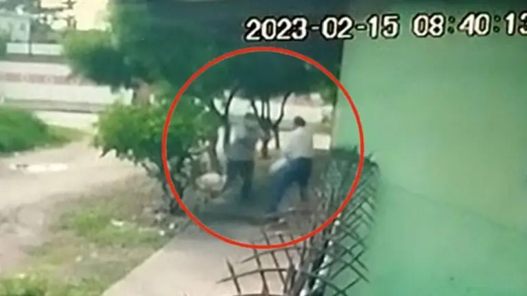 El momento en el que los criminales le quitan la vida a un librecambista en Santa Cruz.
[Foto: captura c&aacute;mara de seguridad] / Momento del atraco