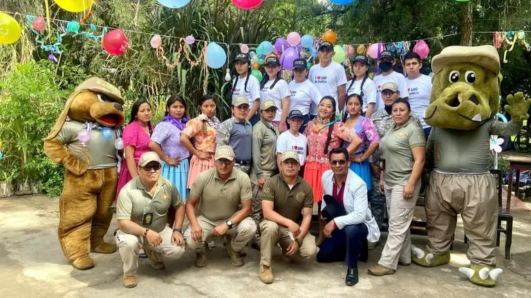 El equipo que hizo realidad la grabaci&oacute;n de las "justicoplas". BETTY VEIZAGA