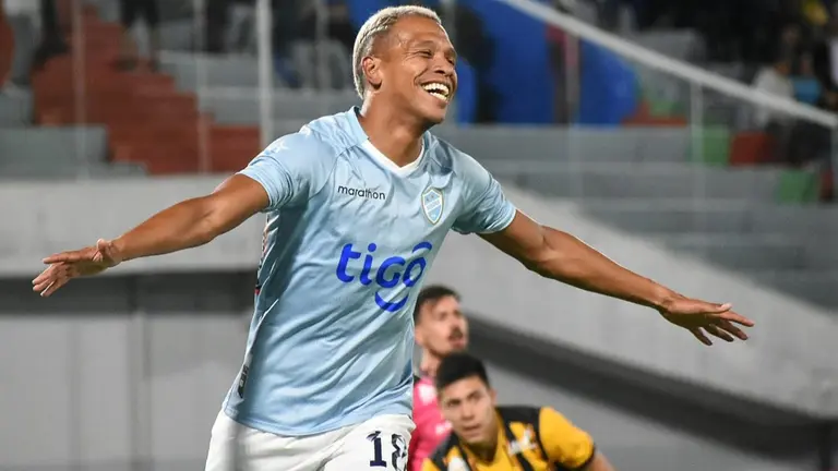 Jair Reinoso, tras anotar el &uacute;nico tanto de Aurora ante el Tigre (1-1). DICO SOL&Iacute;S
