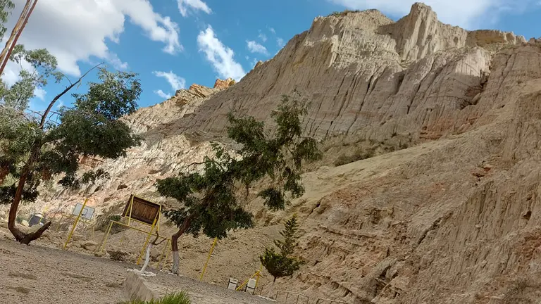 Sobre talud en La Paz. TOMADA DE ERBOL