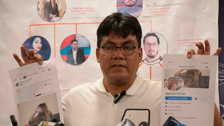 El diputado H&eacute;ctor Arce presenta la denuncia. APG