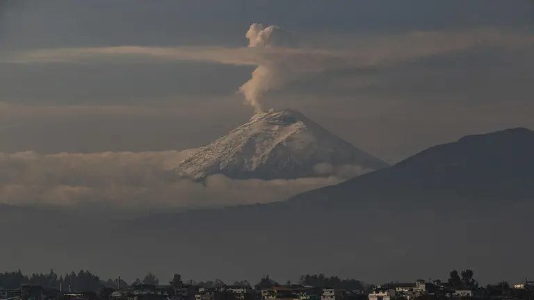 Sobre volc&aacute;n en Ecuador. EFE