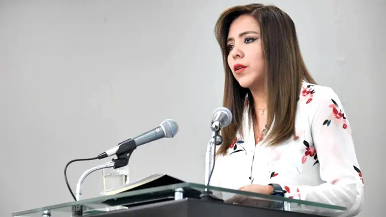 Viceministra de Comunicaci&oacute;n, Gabriela Alc&oacute;n, en conferencia de prensa. ABI
