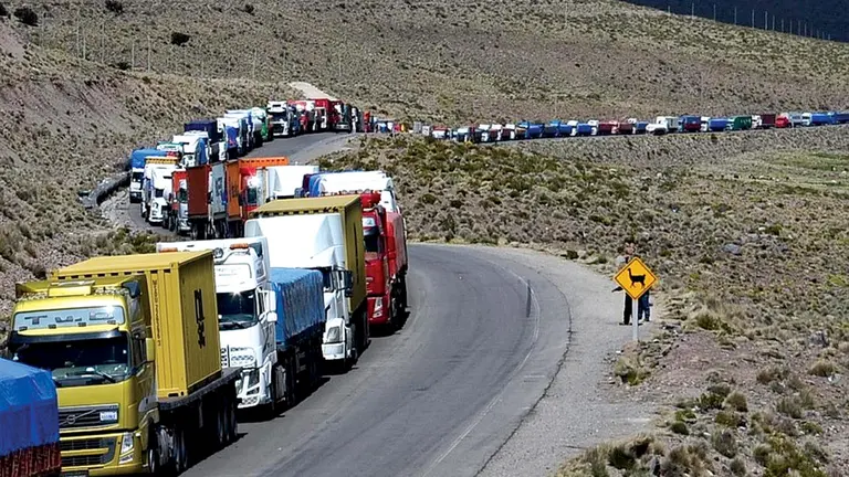Camiones con carga de exportación, en una foto referencial. ABI
