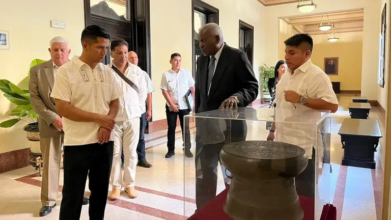 Andr&oacute;nico Rodr&iacute;guez y Leonardo Loza, en compa&ntilde;&iacute;a de FACEBOOK LEONARDO LOZA
