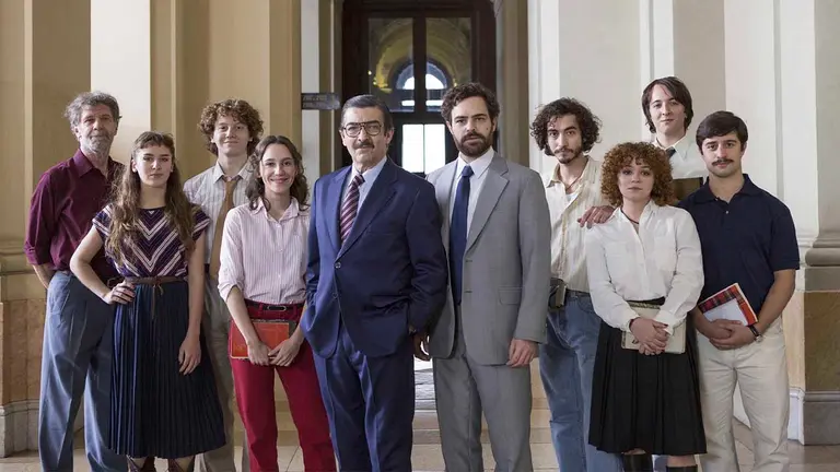 Fotograma cedido por Netflix donde aparece todo el elenco de la pel&iacute;cula "Argentina, 1985". EFE
