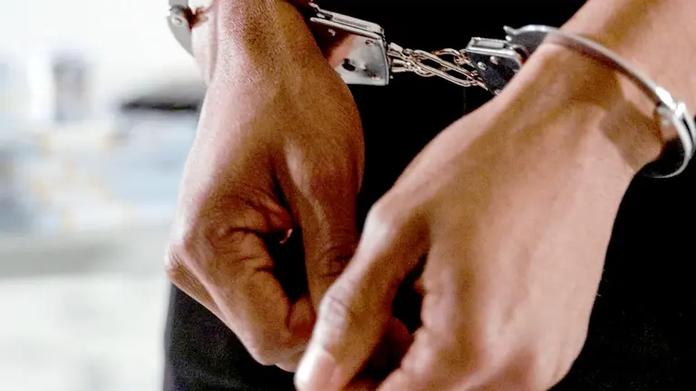 Fotografía ilustrativa de un detenido. PEXELS