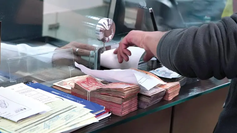 El BCB vende la divisa en sus ventanillas, en la ciudad de La Paz. ABI