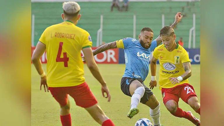 Una jugada de la eliminación valluna en la  Sudamericana.        APG