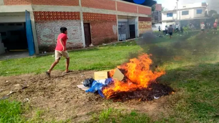 Congreso de Juventudes del MAS termina en peleas y enfrentamientos con petardos./ URGENTE.BO