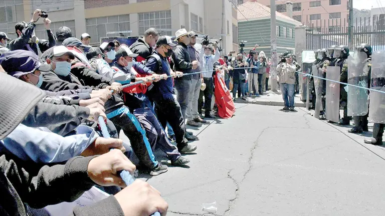 Maestros realizaron movilizaciones contra la nueva malla curricular, la semana pasada. EFE