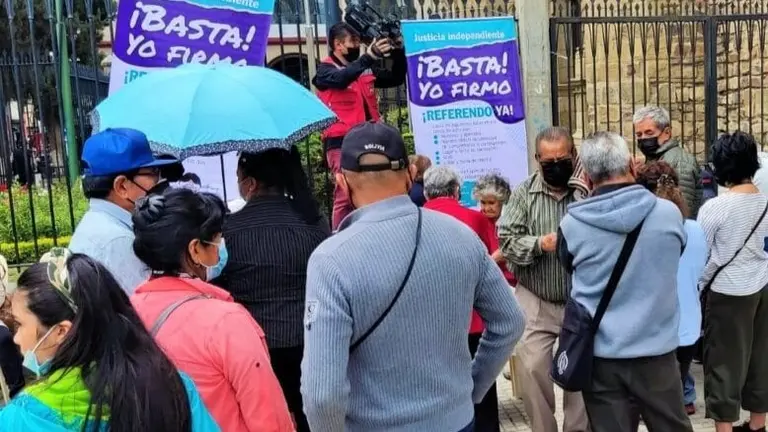 Recolecci&oacute;n de firmas para la reforma de la Justicia. DTV