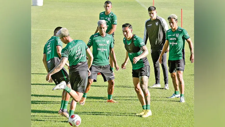Un entrenamiento de la Selecci&oacute;n en Santa Cruz. APG