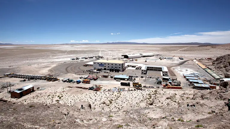 En la imagen de archivo, planta piloto de Carbonato de Litio, en Llipi (Bolivia). EFE