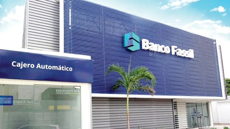 Agencia de Banco Fassil en Santa Cruz./ FASSIL.BO