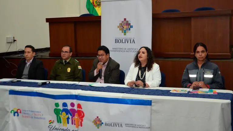 Autoridades de Estado en el inicio del proceso de capacitaci&oacute;n. CORTES&Iacute;A