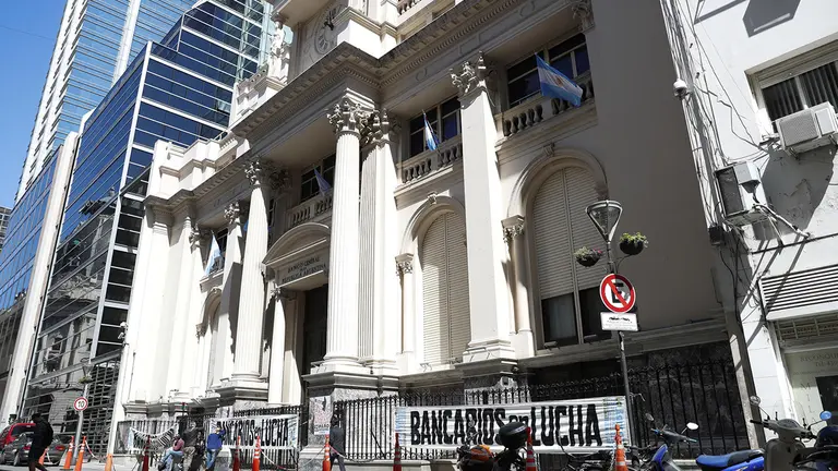 La fachada de la sede del Banco Central de Argentina (BCRA), en Buenos Aires (Argentina). EFE