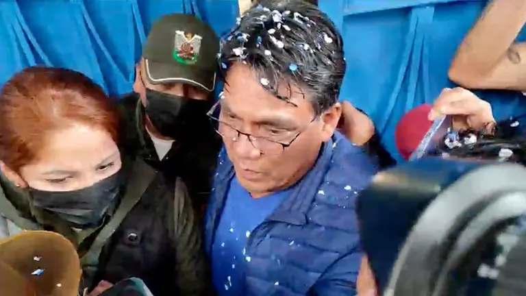 El diputado masista del ala &ldquo;evista&rdquo;, H&eacute;ctor Arce, llega a la Fiscal&iacute;a de La Paz para declarar por el caso Omereque. RADIO KAWSACHUN COCA
