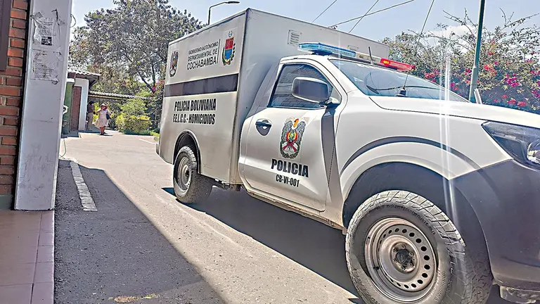Imagen referencial de un veh&iacute;culo de la Divisi&oacute;n Homicidios de la FELCC./ MARIELA COSS&Iacute;O