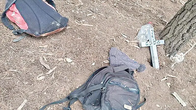 Las mochilas de las víctimas. URGENTE.BO