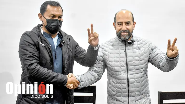Omar Mustaf&aacute; (d) y Jaime Cornejo (i) brindan una conferencia de prensa en conjunto para &ldquo;estrechar lazos&rdquo; entre el Aviador y el Equipo del Pueblo./ DICO SOL&Iacute;S