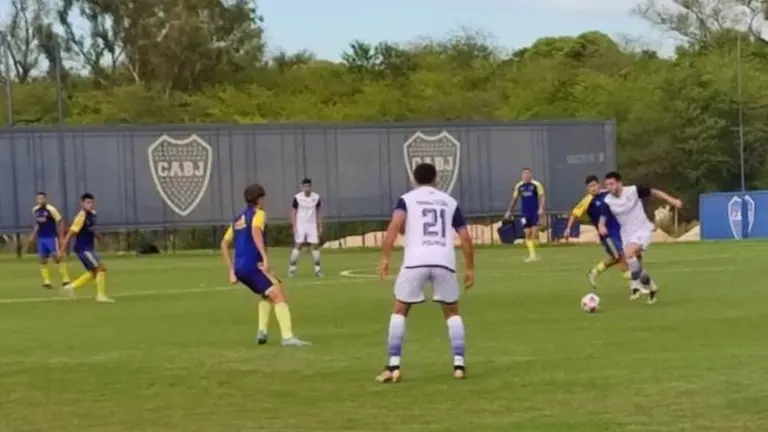 Pr&aacute;ctica entre Palmaflor y Boca Juniors en el predio de Ezeiza. D&oacute;sis de F&uacute;tbol.