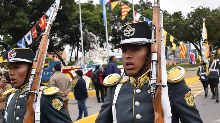 Unidades militares rinden honores por el D&iacute;a del Mar en Cochabamba./ ARCHIVO-NO&Eacute; PORTUGAL