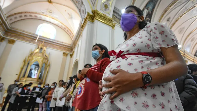 Mujeres gestantes en la Catedral de Cochabamba, este 25 de marzo DICO SOL&Iacute;S