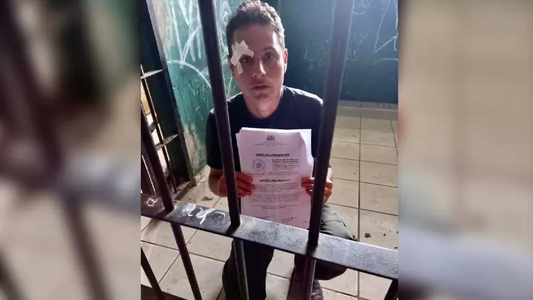 El capit&aacute;n Edman Lara, cuando result&oacute; apresado. RRSS