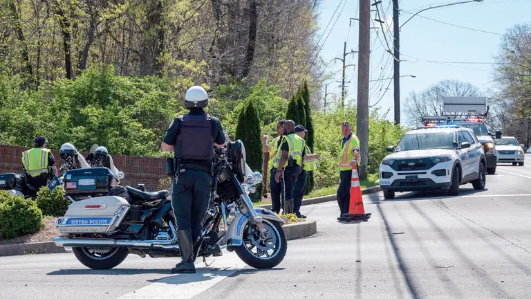 Departamento de Policía de Metro Nashville y funcionarios en la escena fuera de la Escuela Covenant, Iglesia Presbiteriana de Covenant tras un tiroteo en Nashville, Tennessee, EEUU. EFE