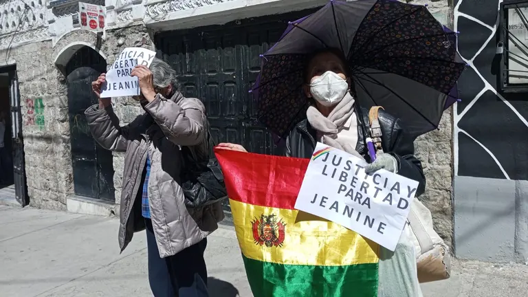 Activistas a favor de Jeanine &Aacute;&ntilde;ez exigen su lberaci&oacute;n. URGENTE.BO