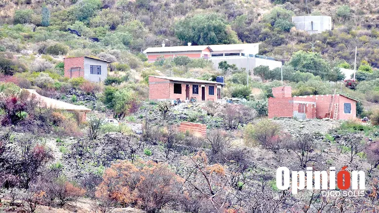 Construcciones ilegales en el Parque Nacional Tunari./ DICO SOL&Iacute;S
