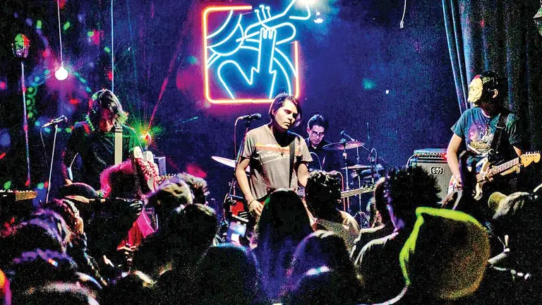 La banda cochabambina &Uacute;ltimos Glaciares, durante una presentaci&oacute;n./ CORTES&Iacute;A MARTADERO