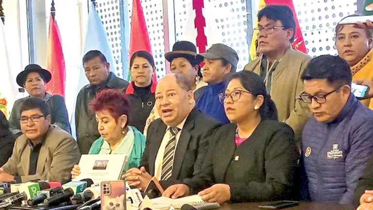 Exministros de Evo Morales y autoridades actuales que son leales al expresidente./ OXÍGENO