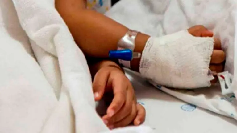 Imagen de referencia de un menor en una cl&iacute;nica. Urgente.bo