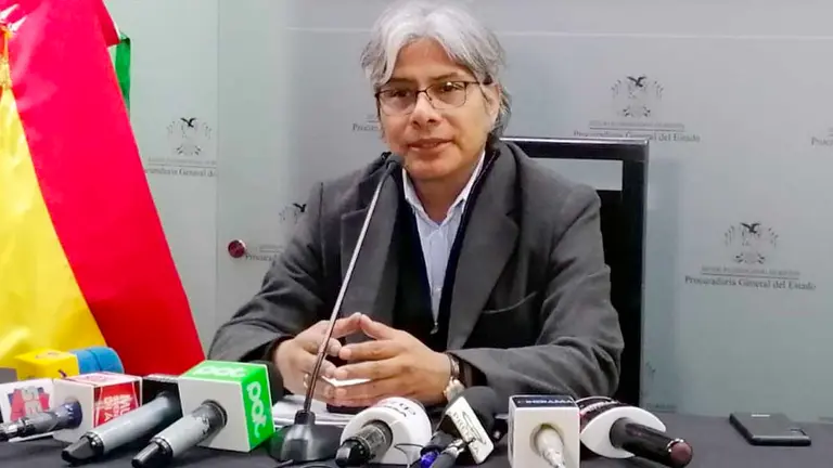 El Procurador General del Estado, Wilfredo Ch&aacute;vez en conferencia de prensa./ ERBOL.