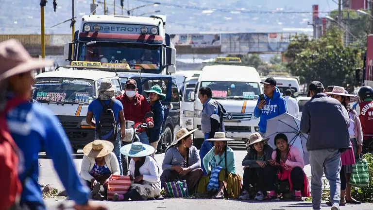 Bloqueos reportados en la ruta que une Cochabamba con el occidente del pa&iacute;s. DICO SOL&Iacute;S