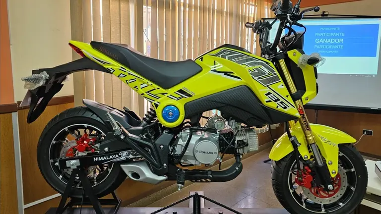 La motocicleta marca Himalaya  de 135 cent&iacute;metros c&uacute;bicos (CC) de cilindrada que sortear&aacute; el SEDES.  SEDES