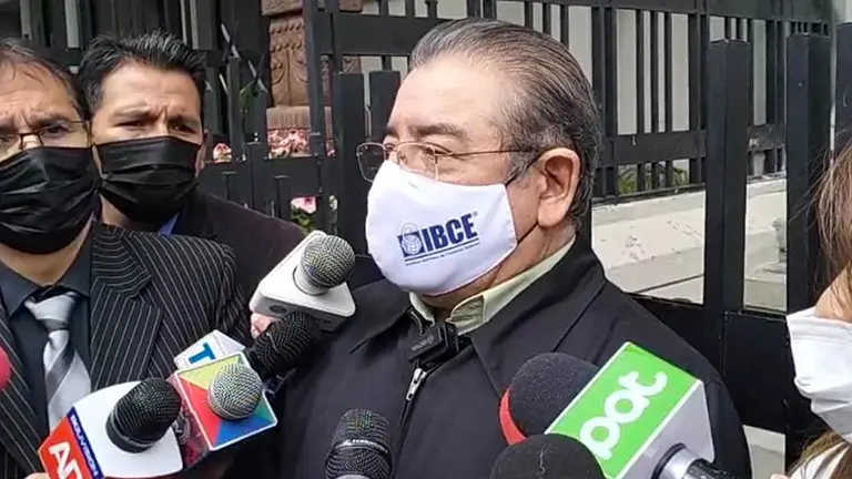 El gerente general del IBCE, Gary Rodríguez, en rueda de prensa./ ERBOL