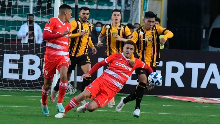 Incidencias del partido entre The Strongest y River ayer en La Paz./ APG