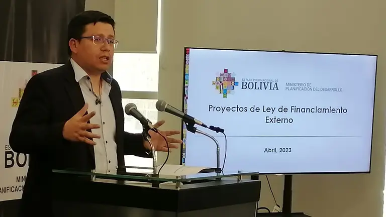 El ministro de Planificaci&oacute;n del Desarrollo, Sergio Cusicanqui, en conferencia de prensa./ ERBOL