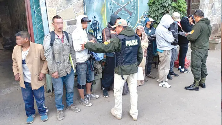 Las personas arrestadas durante el operativo de este 5 de abril./ GOBERNACI&Oacute;N