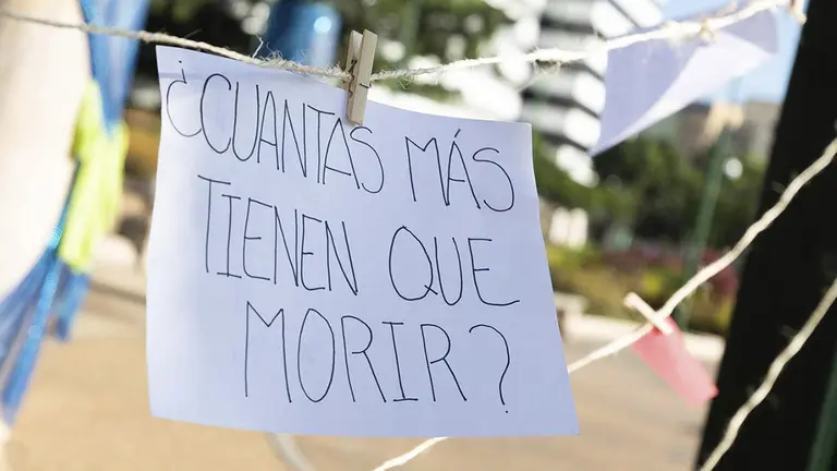 Fotograf&iacute;a de archivo en la que se registr&oacute; un cartel que denuncia los femininicidios en Venezuela, durante una protesta contra la violencia machista, en Caracas (Venezuela)./ EFE