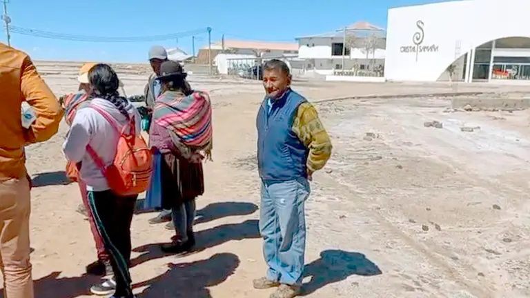 Pobladores de Colchani, una localidad ubicada en el municipio de Uyuni./ ERBOL
