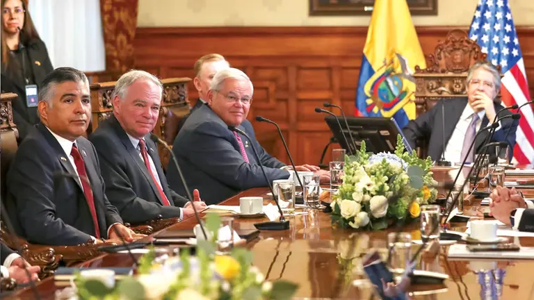 El presidente de Ecuador, Guillermo Lasso, se reunió con dos senadores y un congresista de EEUU, en Quito./ EFE