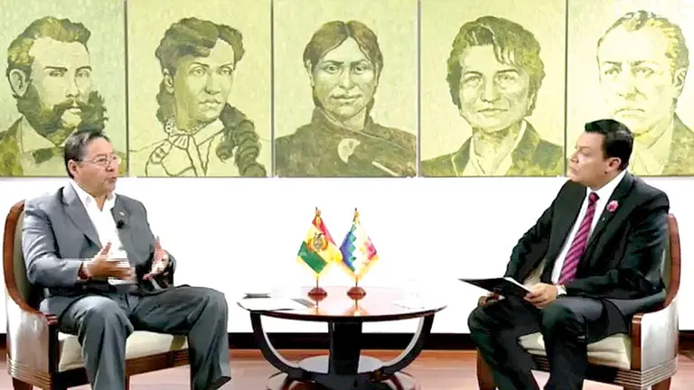 El presidente Luis Arce, en entrevista con Cadena A, en La Paz./ ABI