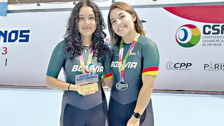 Vlahovic y Rosales, tras lograr las preseas./ FBP