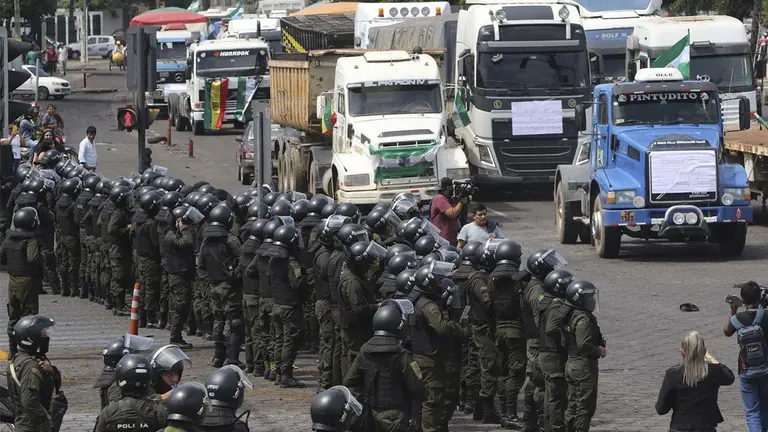Fotograf&iacute;a de archivo fechada durante una manifestaci&oacute;n de transportadores en Santa Cruz (Bolivia)./ EFE